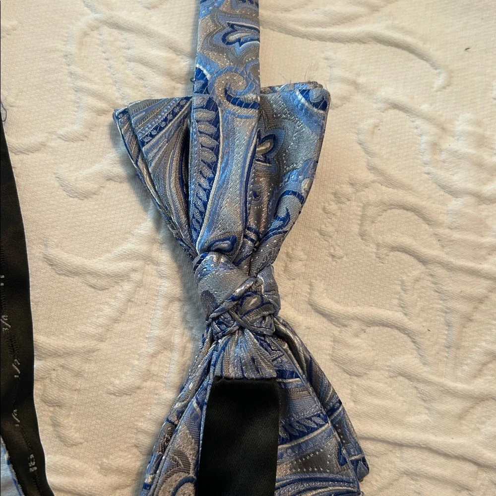 Silk Blue Paisley Bow Tie - Picture 5 of 6